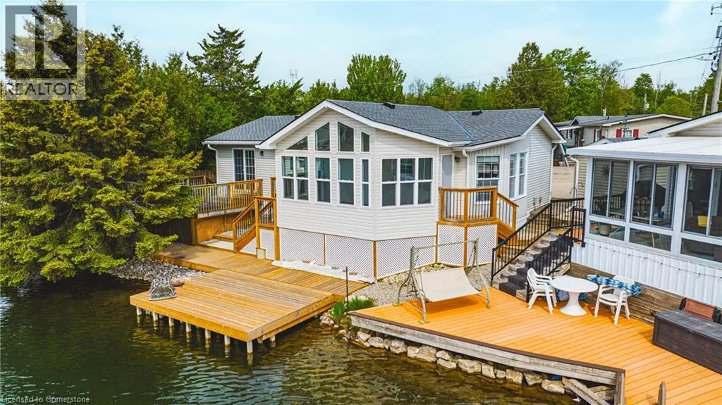 2 HEMLOCK CRESCENT PVT Crescent