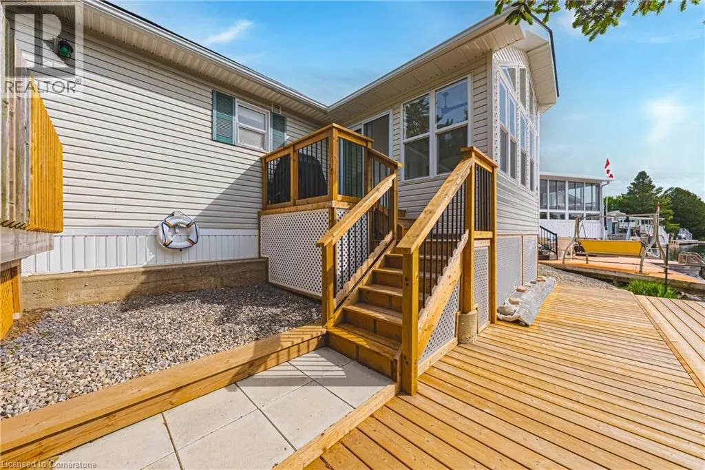 2 HEMLOCK CRESCENT PVT Crescent