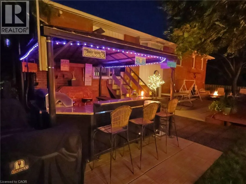 120 FENNEL Street