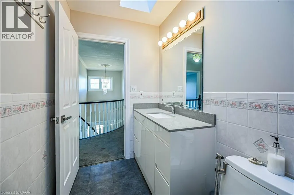 228 HIGHLAND Road W