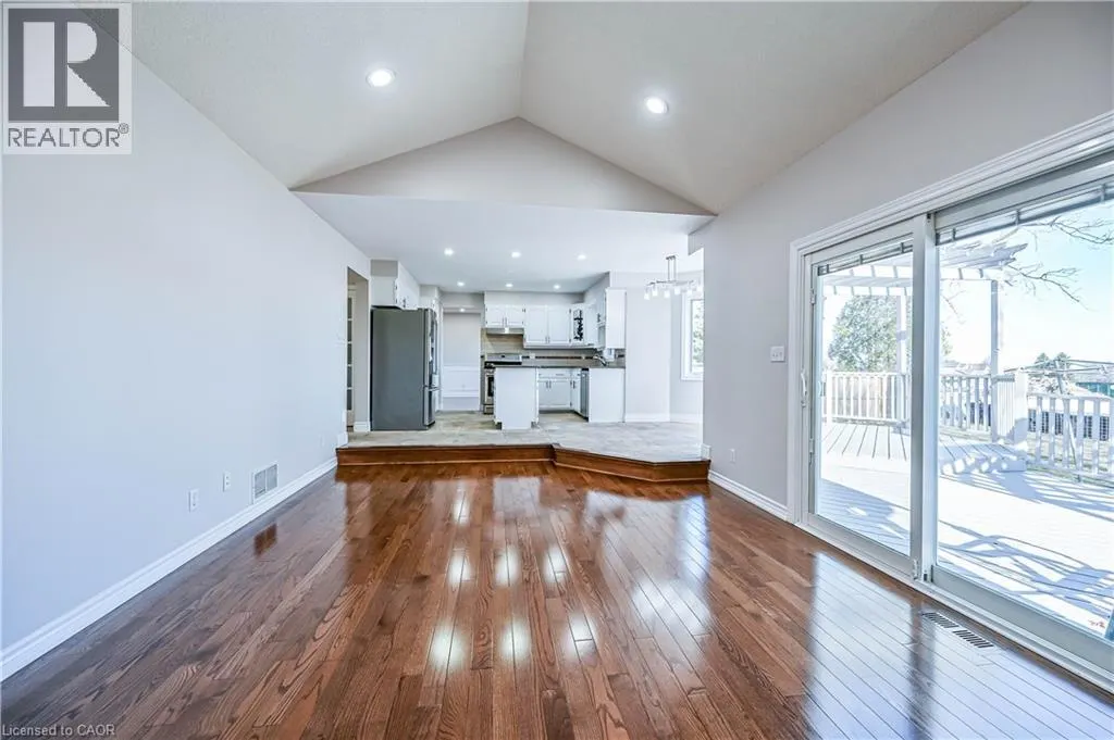 228 HIGHLAND Road W