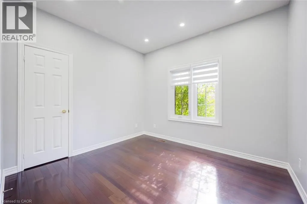12 LARKDALE Terrace