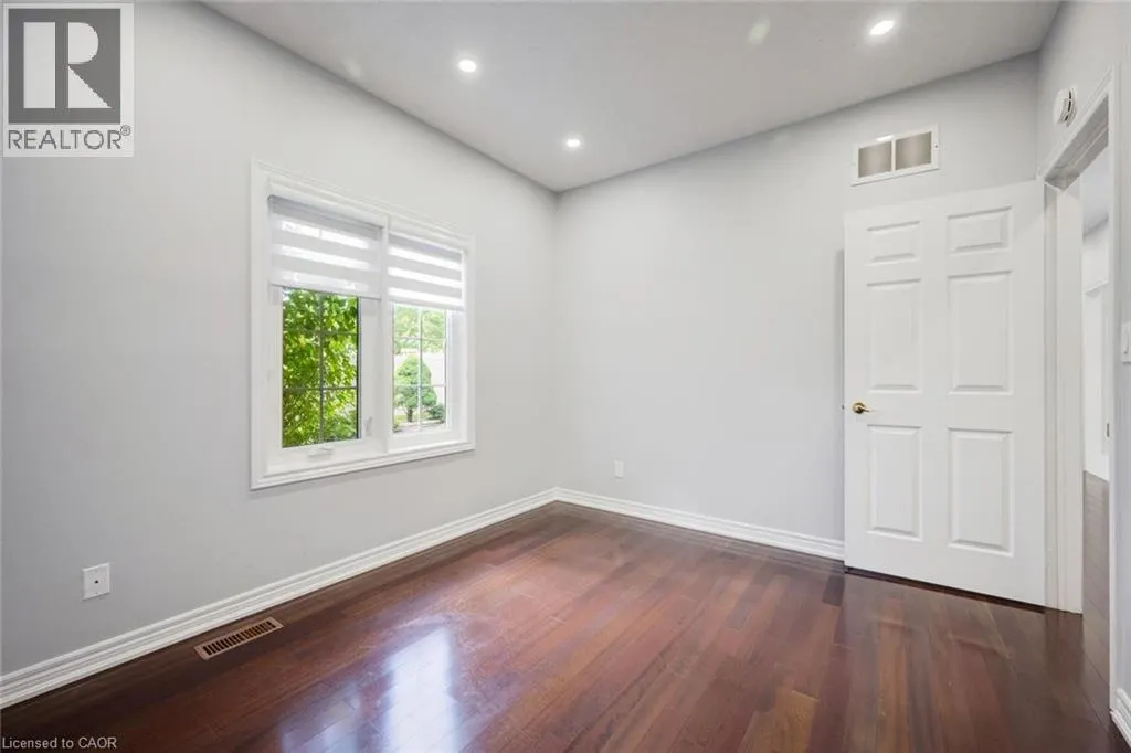 12 LARKDALE Terrace