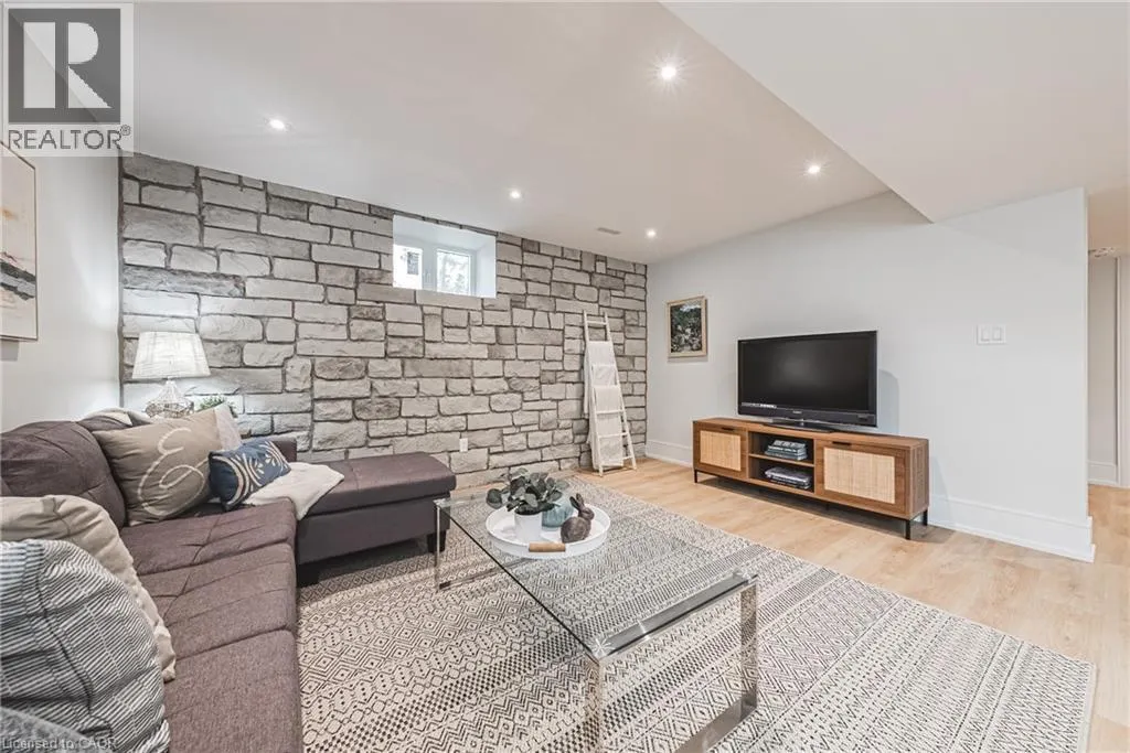 202 QUEEN Street W