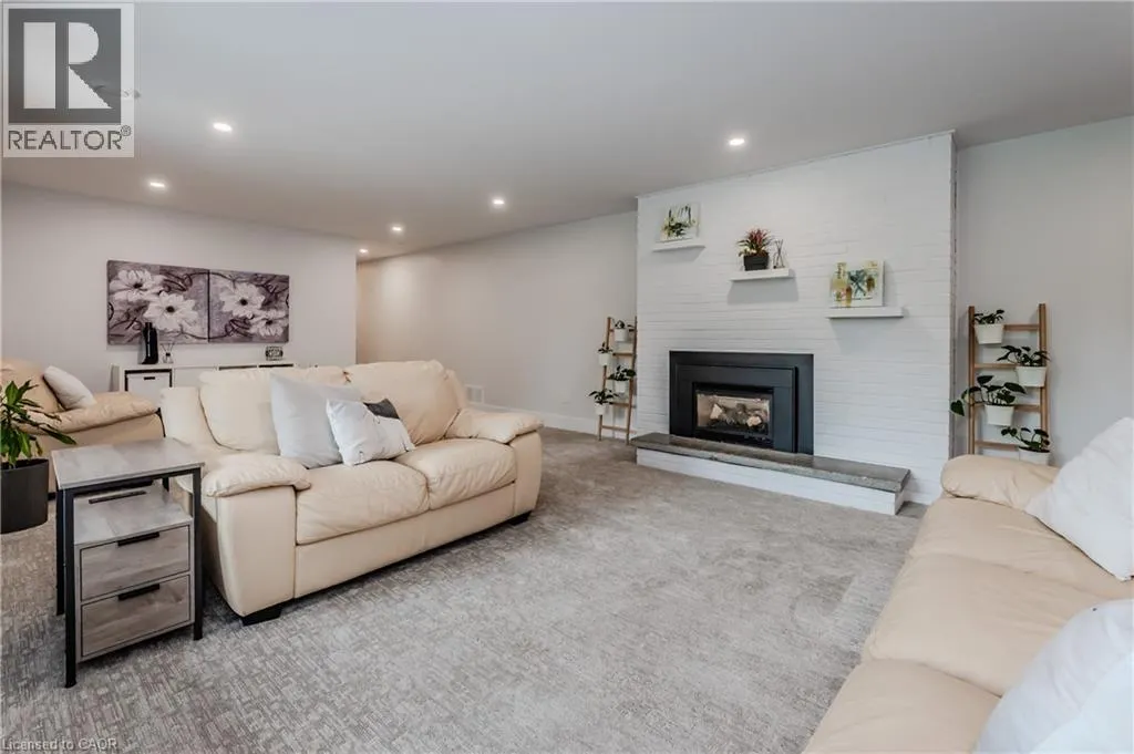 195 RIVERBANK Drive