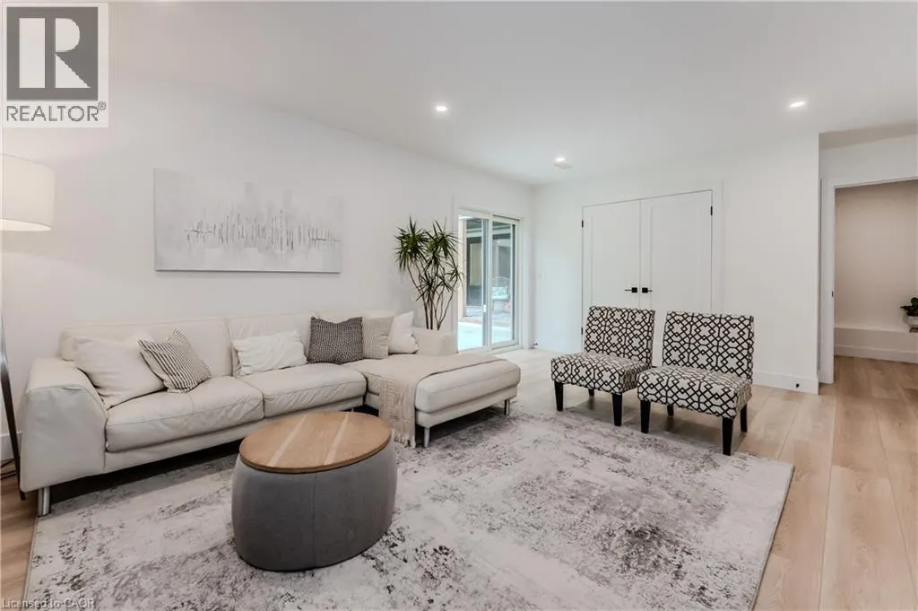195 RIVERBANK Drive