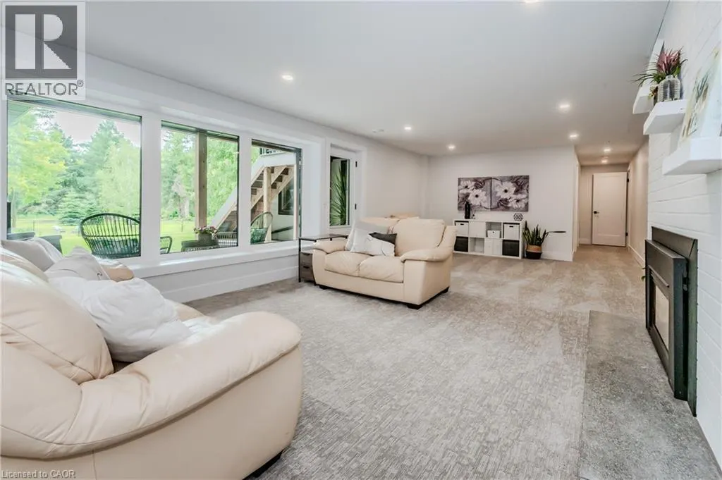 195 RIVERBANK Drive