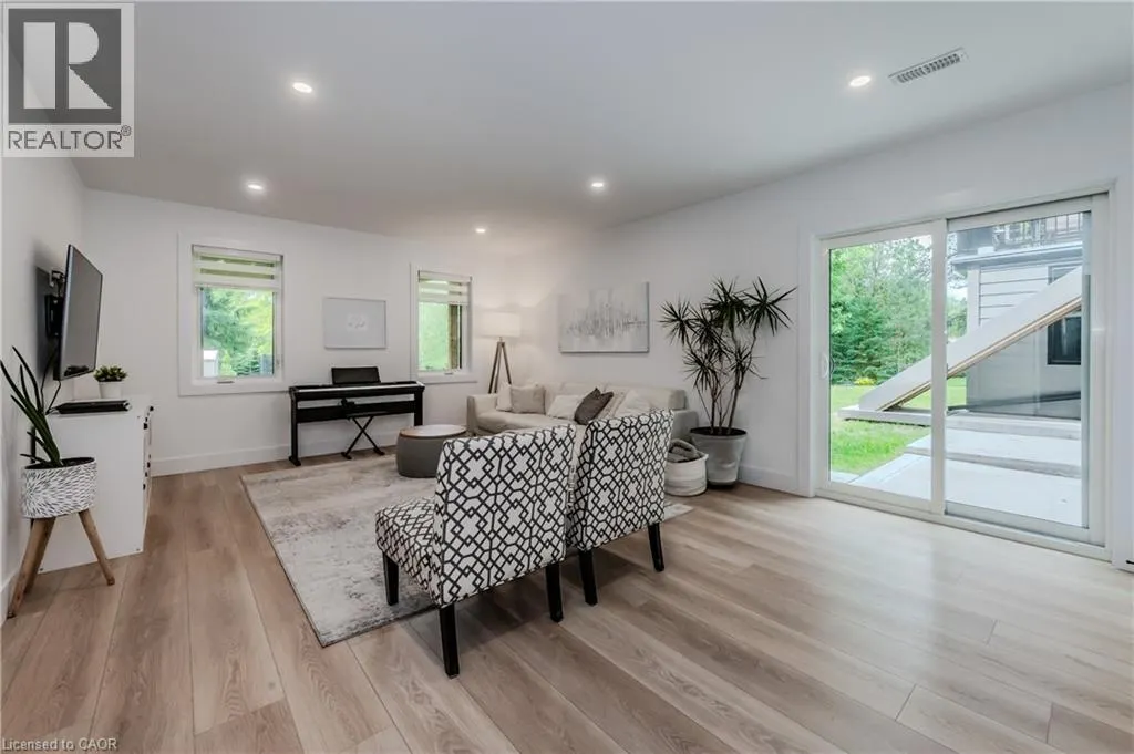 195 RIVERBANK Drive