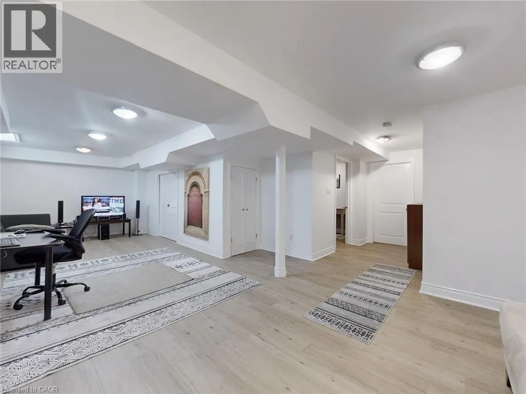 4026 RENFREW Crescent