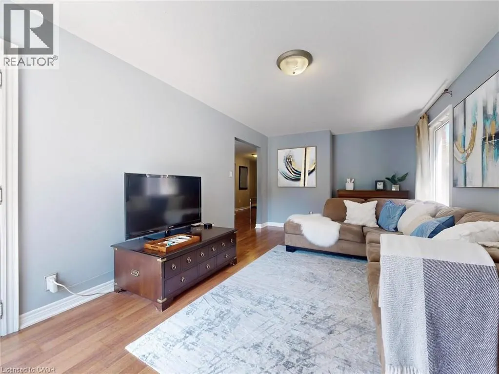 4026 RENFREW Crescent