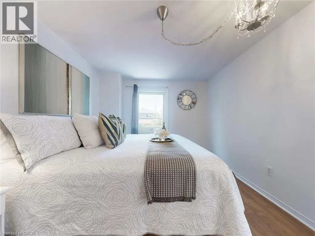 4026 RENFREW Crescent