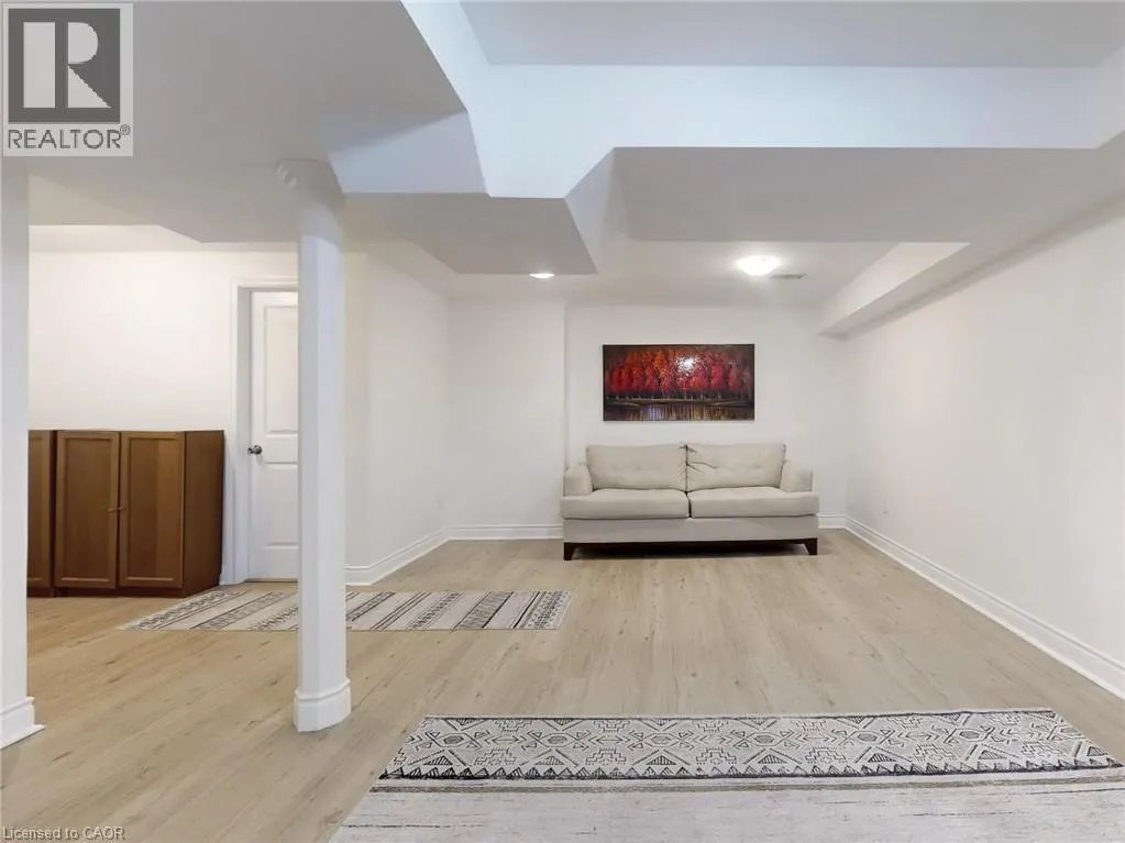 4026 RENFREW Crescent