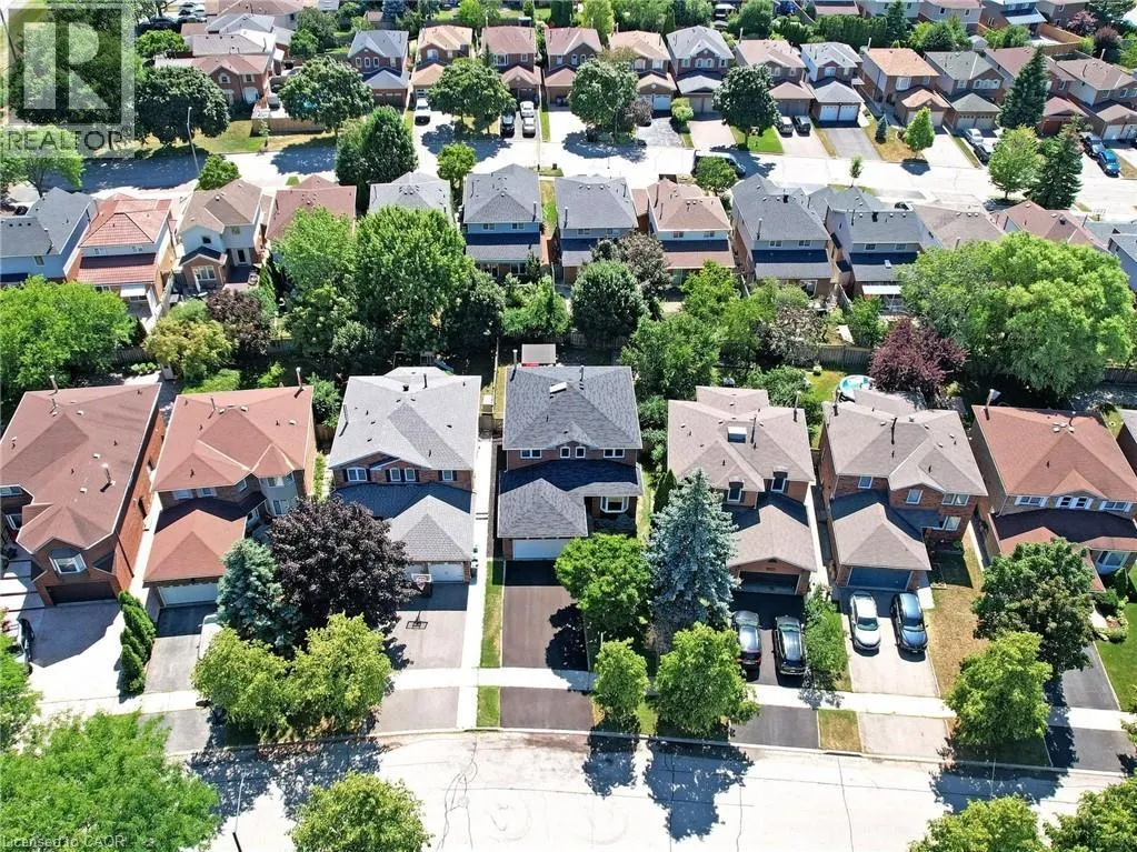 4026 RENFREW Crescent