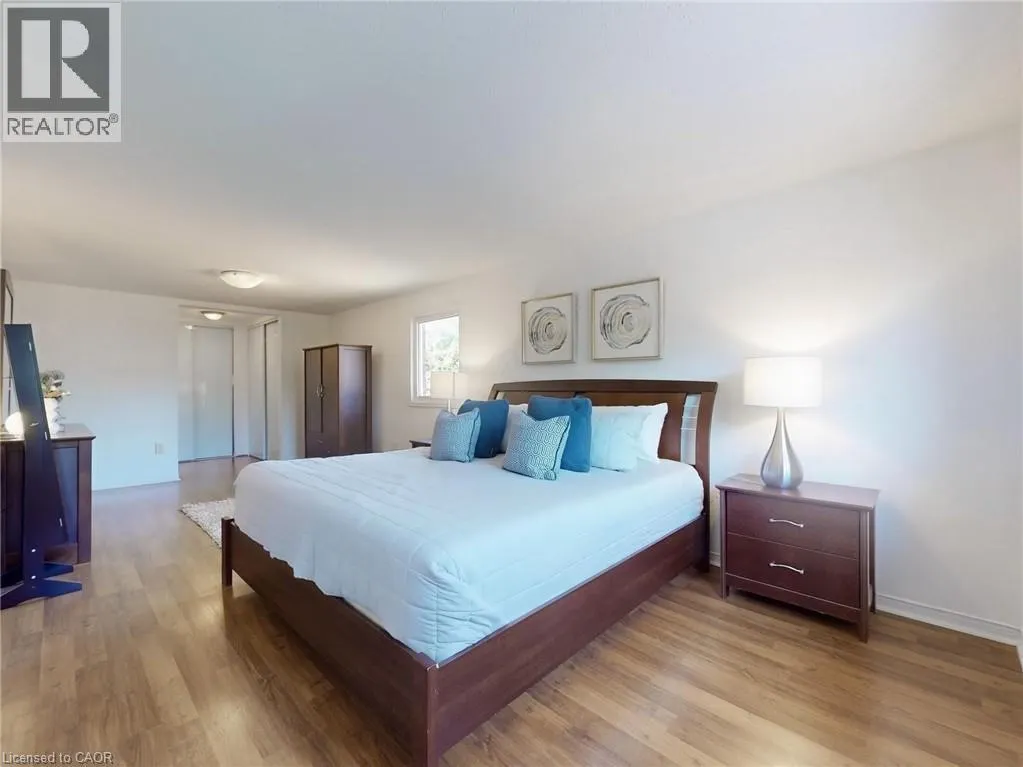 4026 RENFREW Crescent