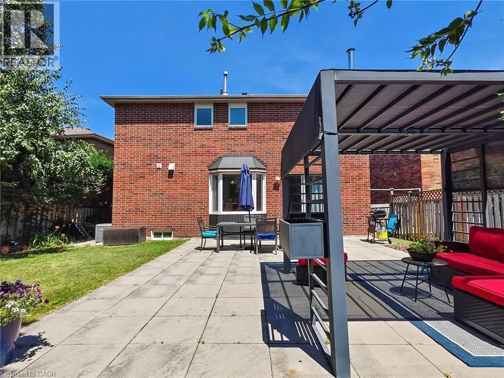 4026 RENFREW Crescent