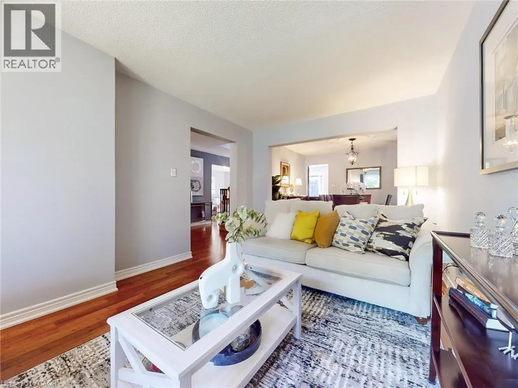 4026 RENFREW Crescent