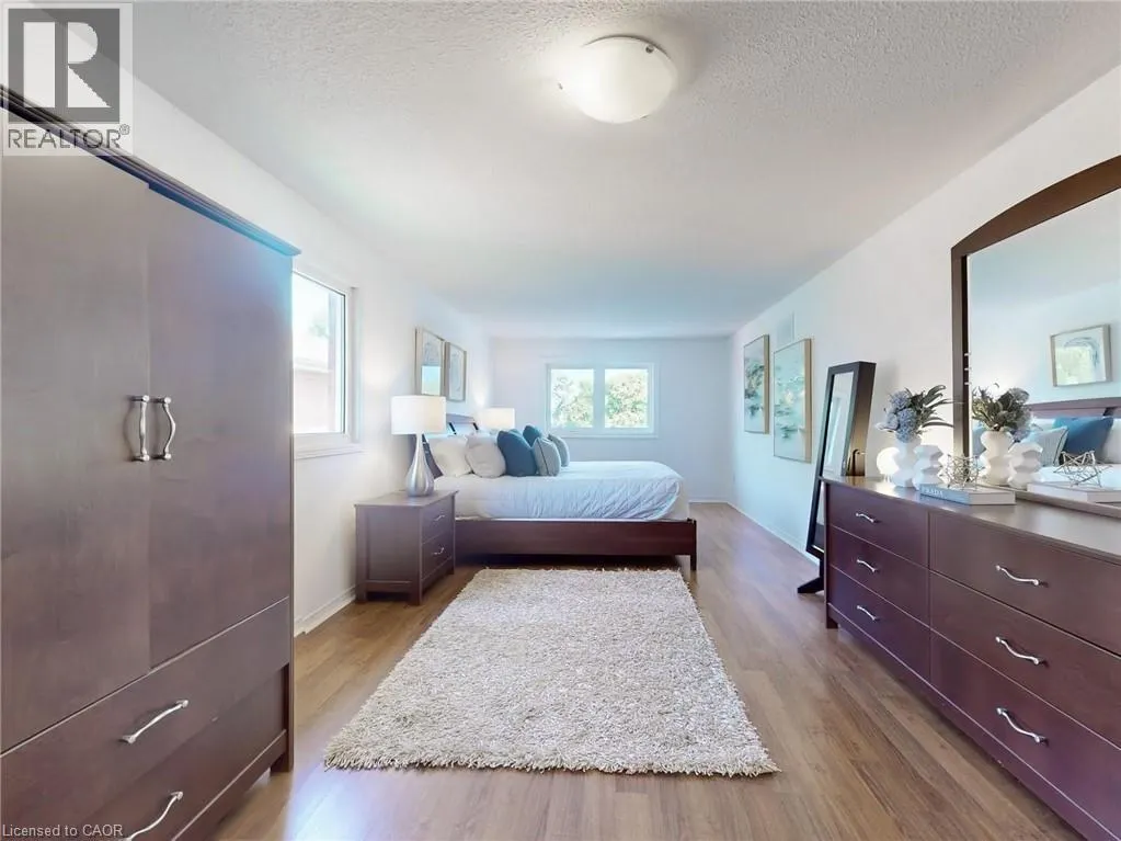 4026 RENFREW Crescent