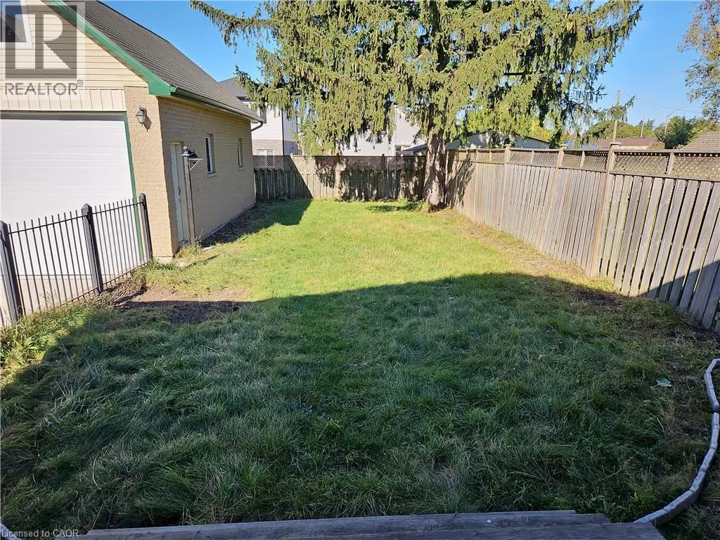 26 FIFTH Avenue Unit# UPPER, #UPPER