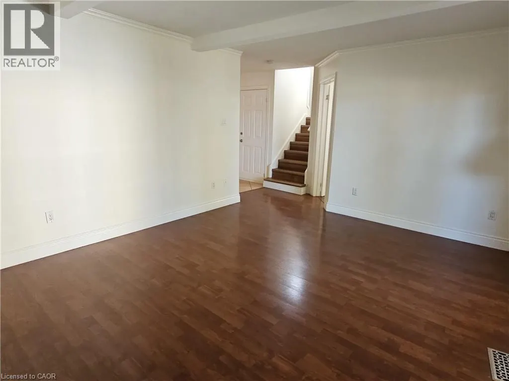 26 FIFTH Avenue Unit# UPPER, #UPPER