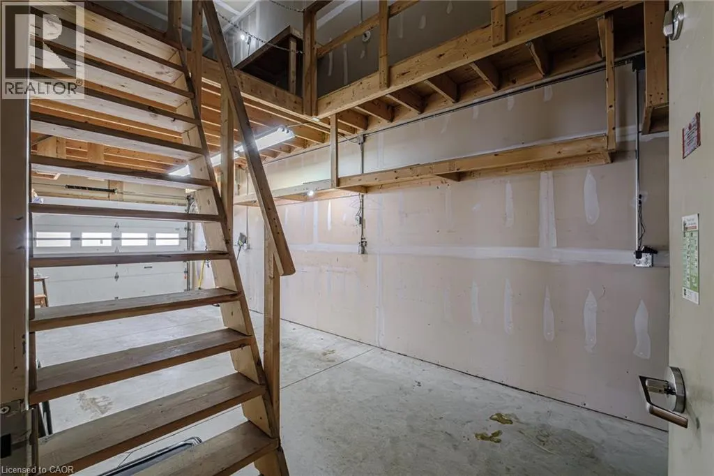 316 QUEENSWAY W