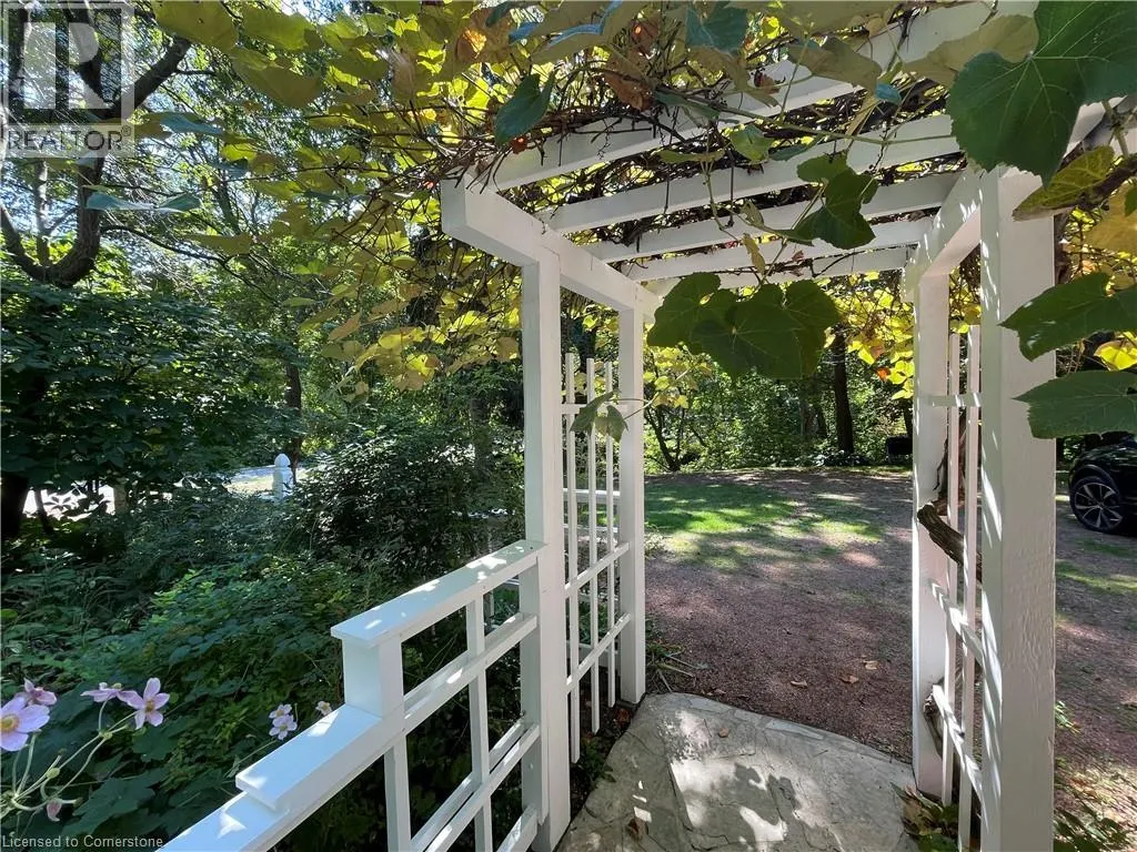 312 NELSON Street W