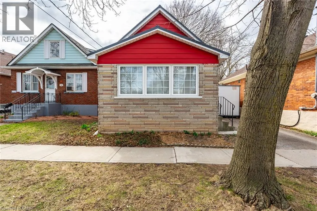 144 DUFFERIN Street E