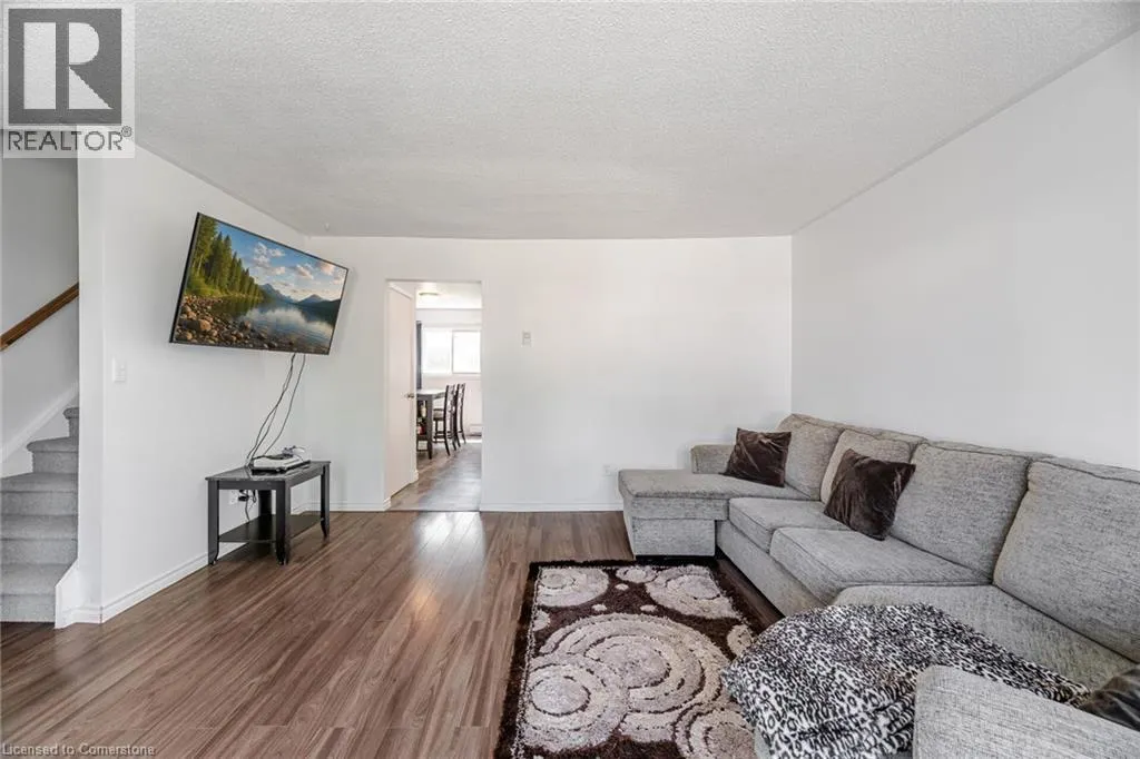 244 KINMOUNT Crescent