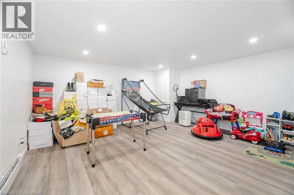 244 KINMOUNT Crescent