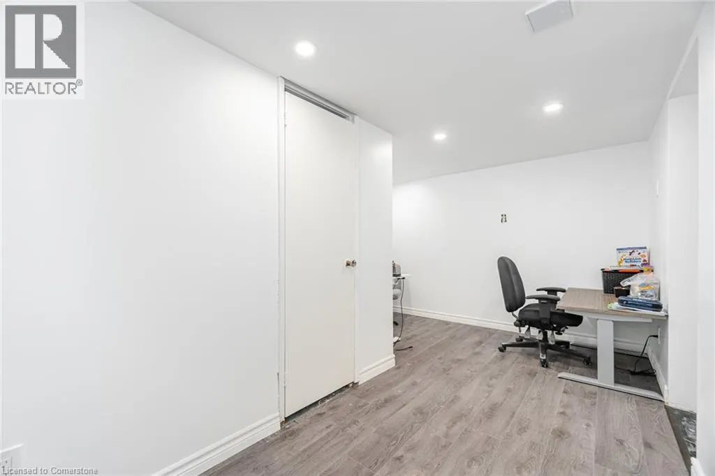 244 KINMOUNT Crescent
