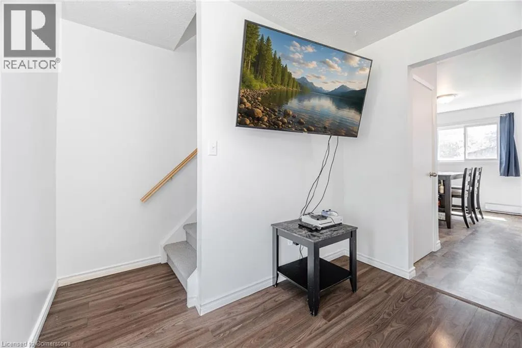 244 KINMOUNT Crescent