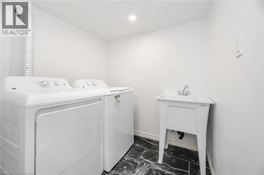 244 KINMOUNT Crescent