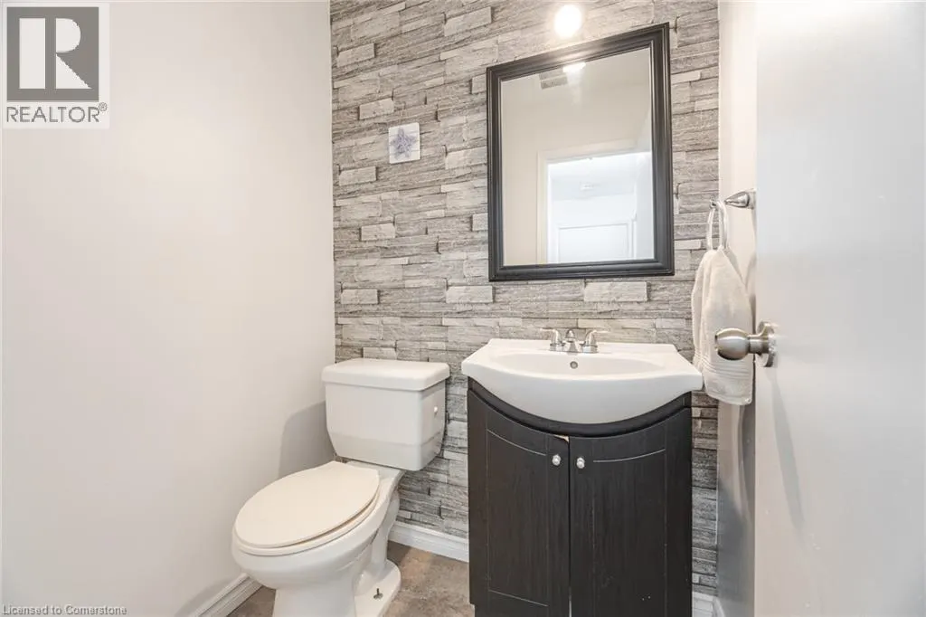 244 KINMOUNT Crescent