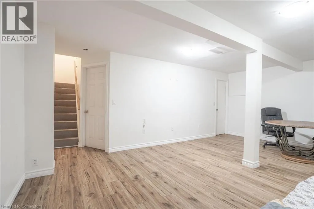 78 GRANDRIDGE Crescent