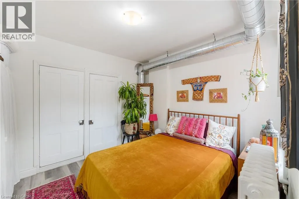 188-190 CAROLINE Street S
