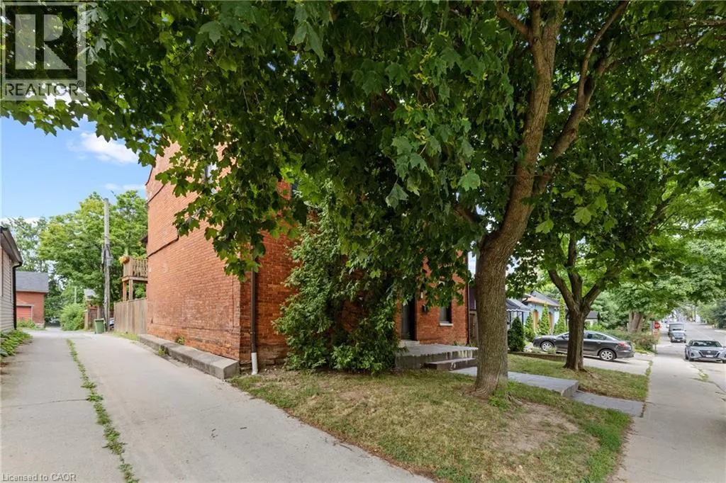 188-190 CAROLINE Street S