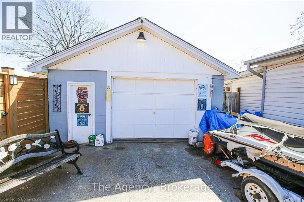 14 HEYWOOD Avenue