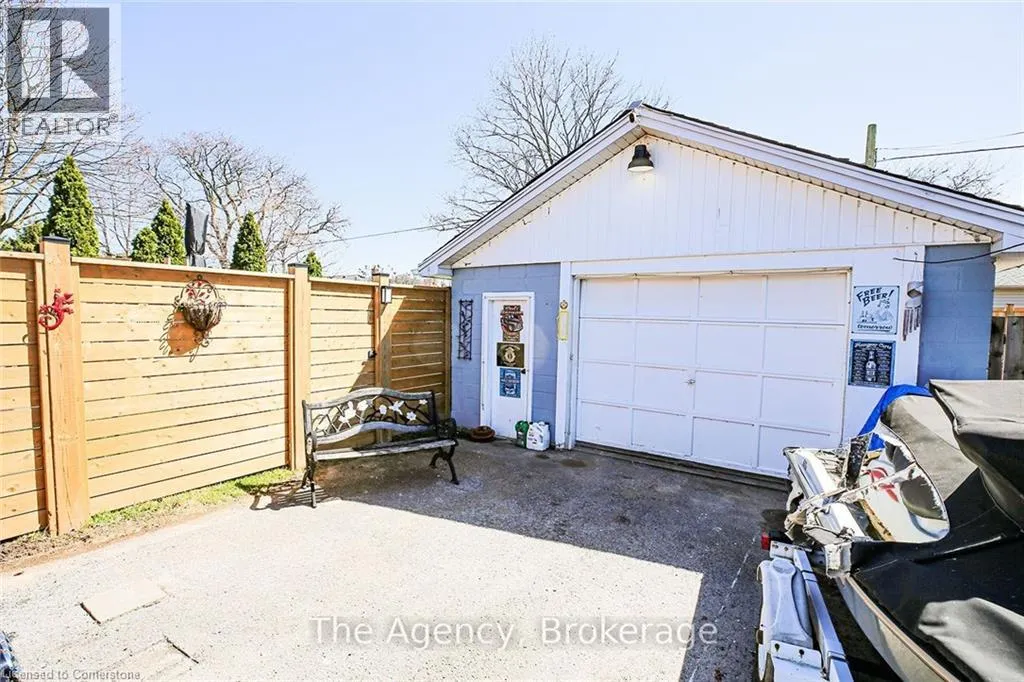 14 HEYWOOD Avenue
