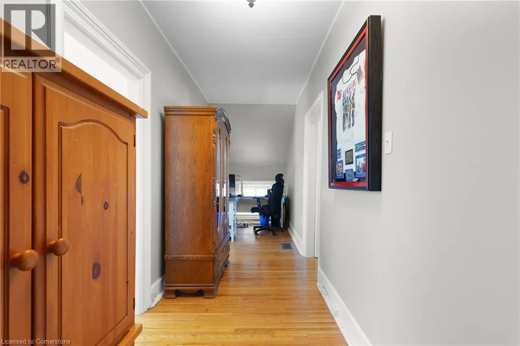 21 CHAPMAN Street W