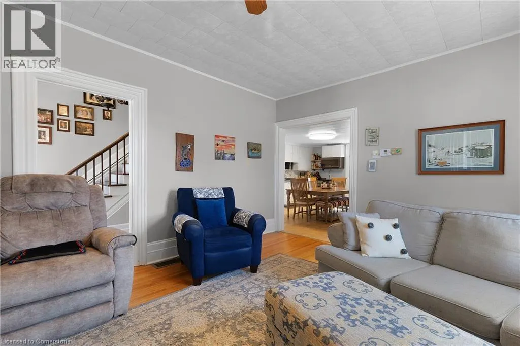 21 CHAPMAN Street W