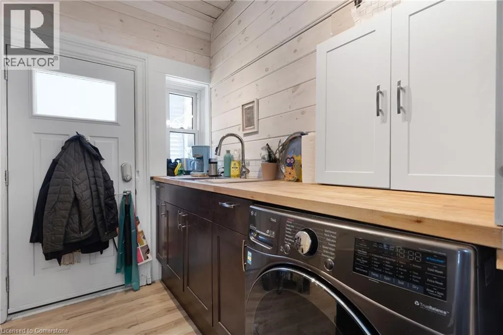 21 CHAPMAN Street W