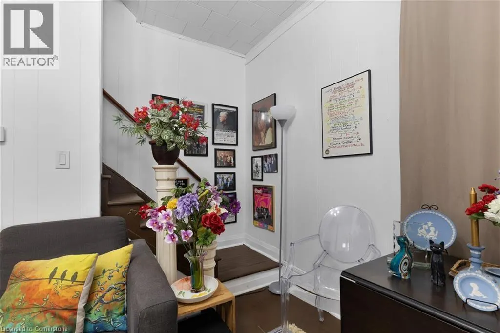 21 CHAPMAN Street W
