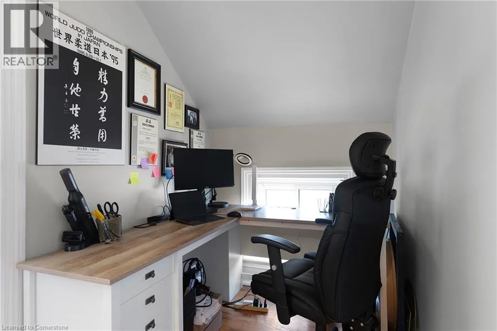 21 CHAPMAN Street W