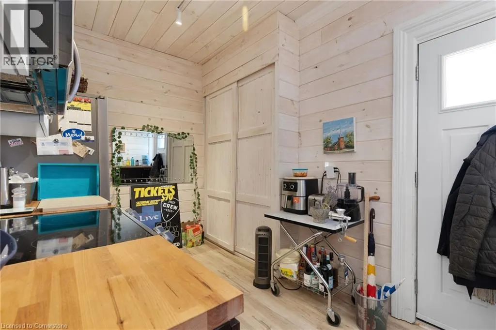 21 CHAPMAN Street W