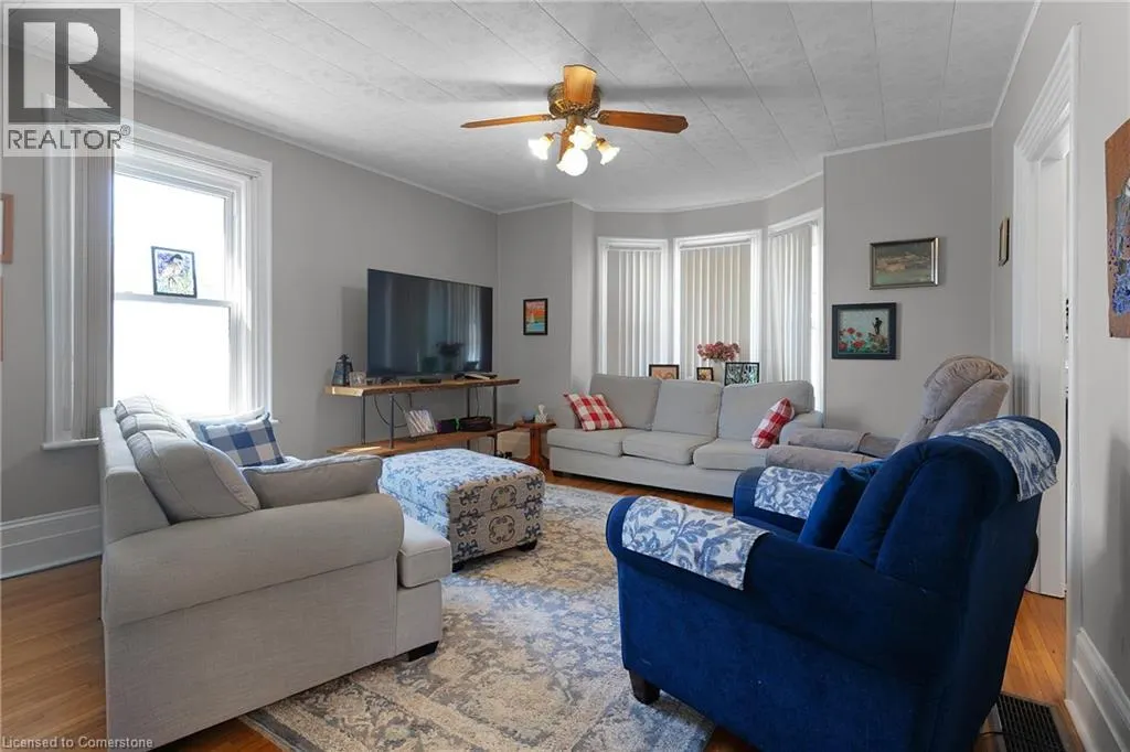 21 CHAPMAN Street W