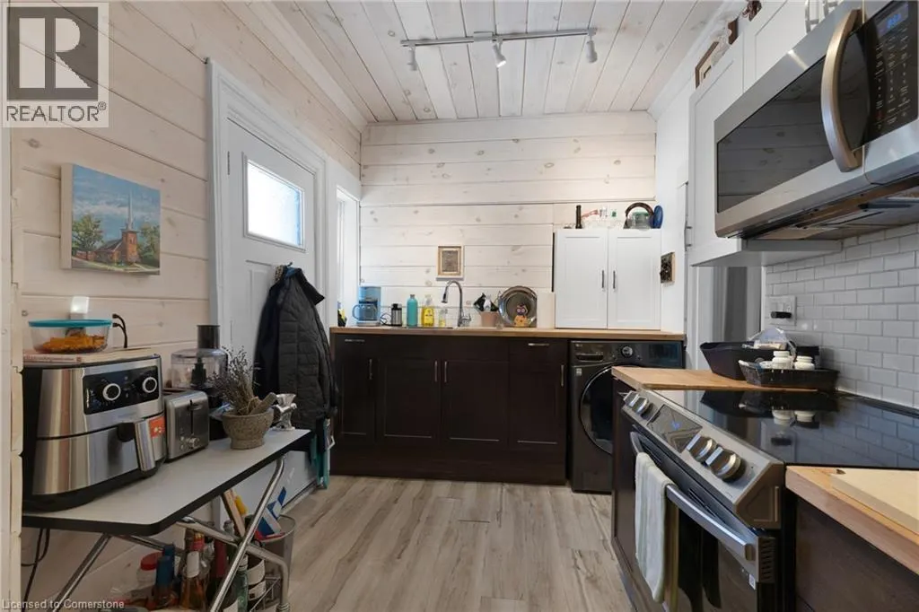 21 CHAPMAN Street W