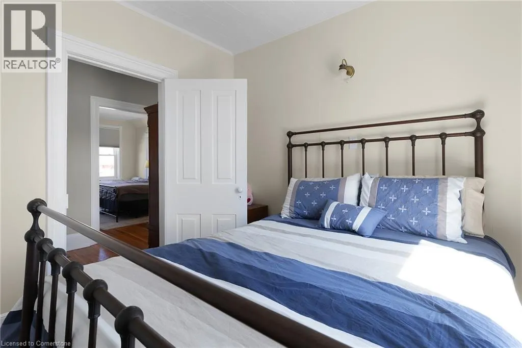 21 CHAPMAN Street W