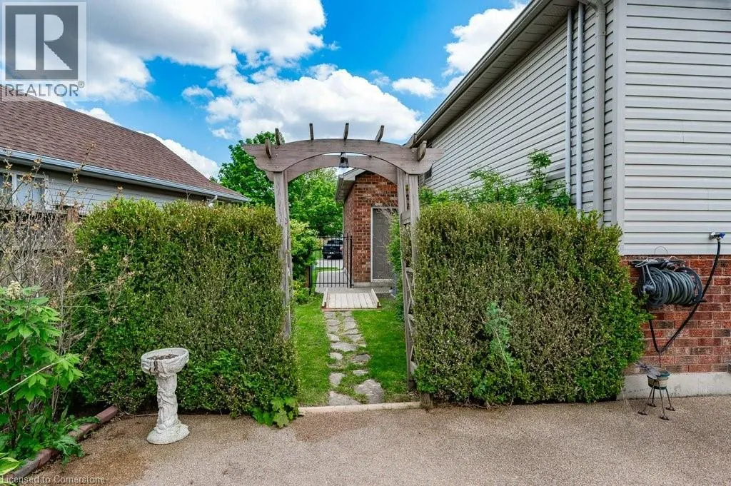 25 HYSLOP Drive