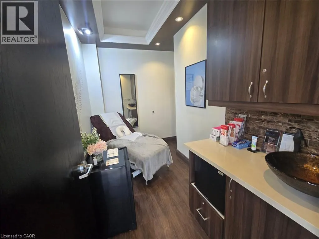 4033 HURONTARIO Street Unit# 1, #1