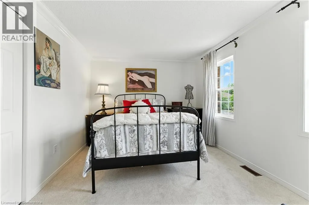 51 STRATHROY Crescent
