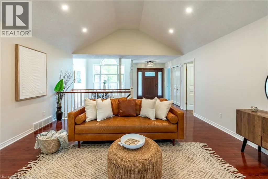 632 BAYHAMPTON Crescent